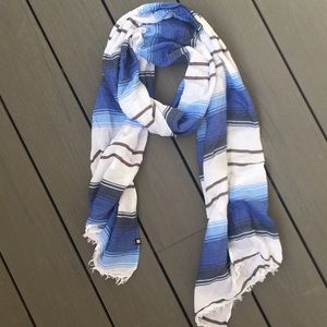 DC lightweight scarf